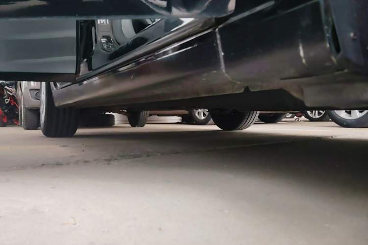 Used Chevrolet Cruze 2013 1.6L SL MT Right Side Sill