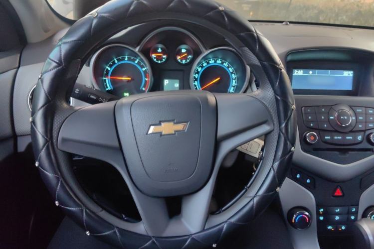 Used Chevrolet Cruze 2013 1.8L SE AT Steering Wheel