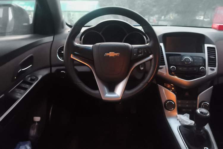 Used Chevrolet Cruze 2013 Hatchback 1.6L Manual Luxury Model Steering Wheel