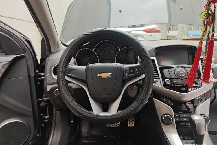 Used Chevrolet Cruze 2013 Hatchback 1.6T Automatic Flagship Model Steering Wheel