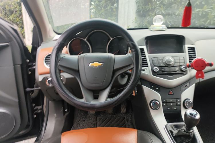 Used Chevrolet Cruze 2013 1.6L SE MT Steering Wheel