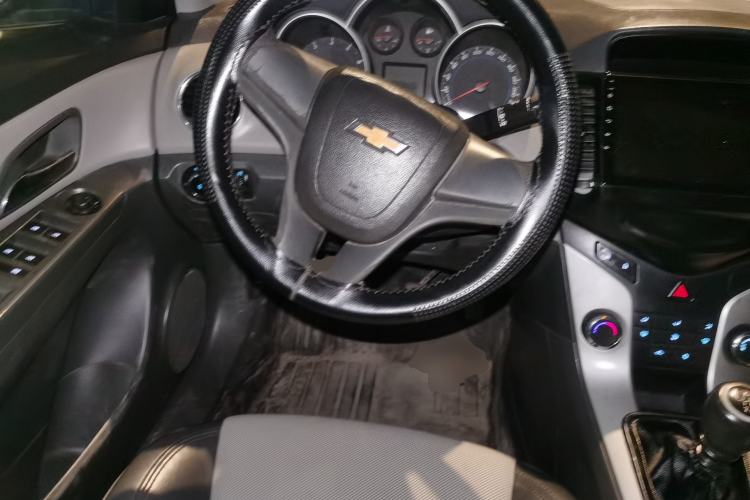 Used Chevrolet Cruze 2013 1.6L SL Sunroof Edition MT Steering Wheel