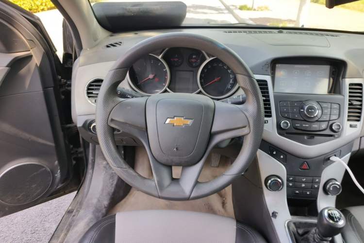 Used Chevrolet Cruze 2013 1.6L SE MT Steering Wheel