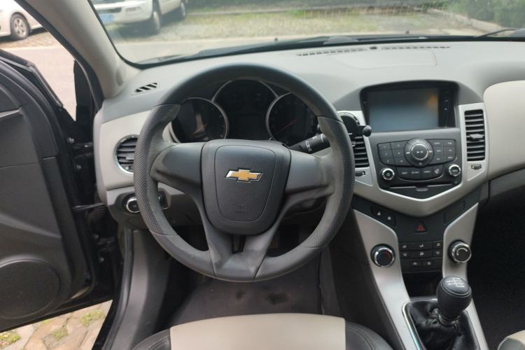 Used Chevrolet Cruze 2013 1.6L SL MT Steering Wheel