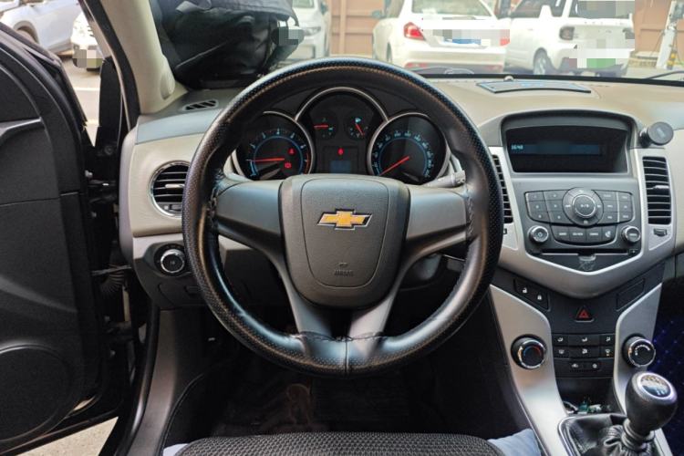 Used Chevrolet Cruze 2013 1.6L SL MT Steering Wheel