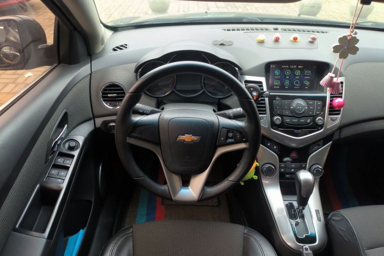 Used Chevrolet Cruze 2013 Hatchback 1.6T Automatic Flagship Model Steering Wheel