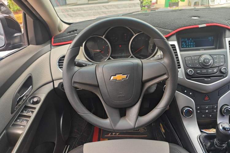 Used Chevrolet Cruze 2013 1.6L SE MT Steering Wheel