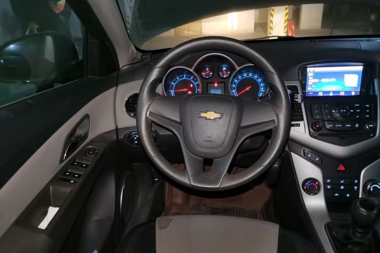 Used Chevrolet Cruze 2013 1.6L SE MT Steering Wheel