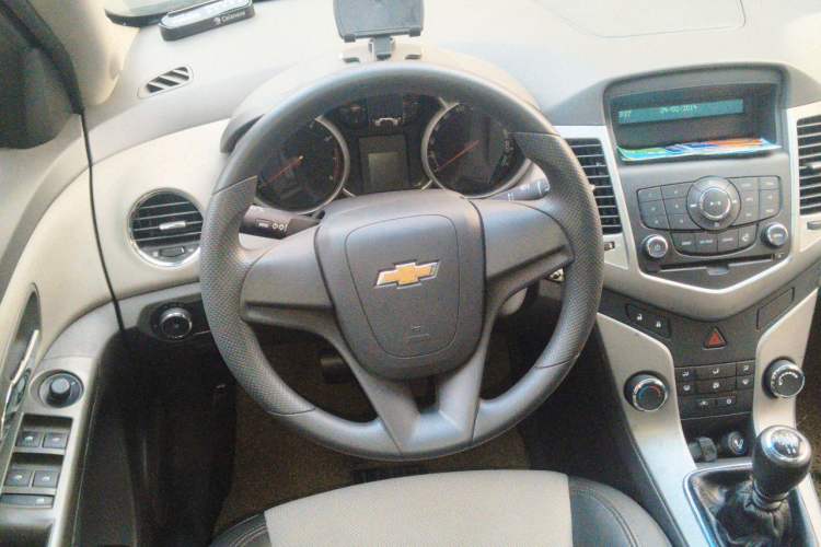 Used Chevrolet Cruze 2013 1.6L SL Sunroof Edition MT Steering Wheel