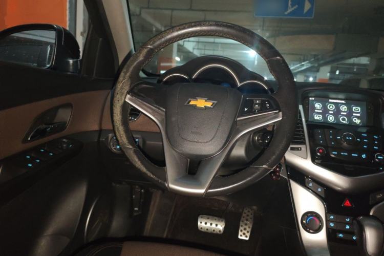 Used Chevrolet Cruze 2013 Hatchback 1.6L Automatic Luxury Model Steering Wheel
