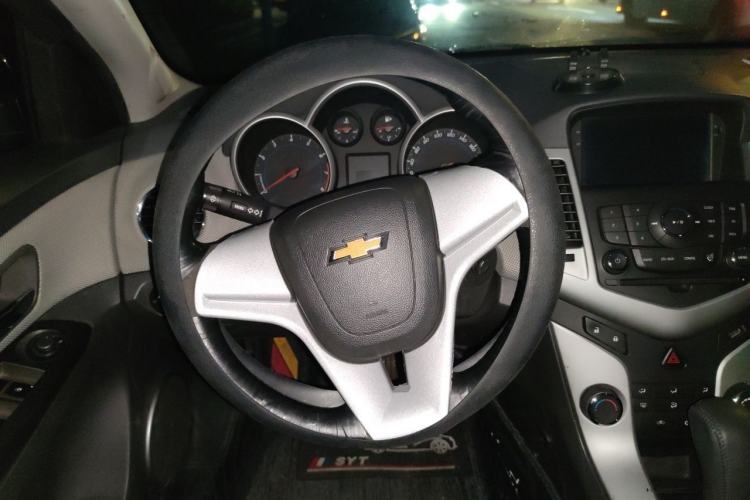 Used Chevrolet Cruze 2013 1.8L SE AT Steering Wheel