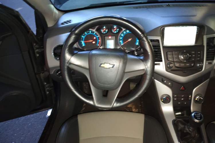 Used Chevrolet Cruze 2013 1.6L SL MT Steering Wheel