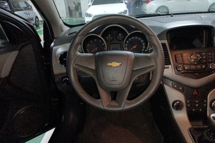 Used Chevrolet Cruze 2013 1.6L SL MT Steering Wheel