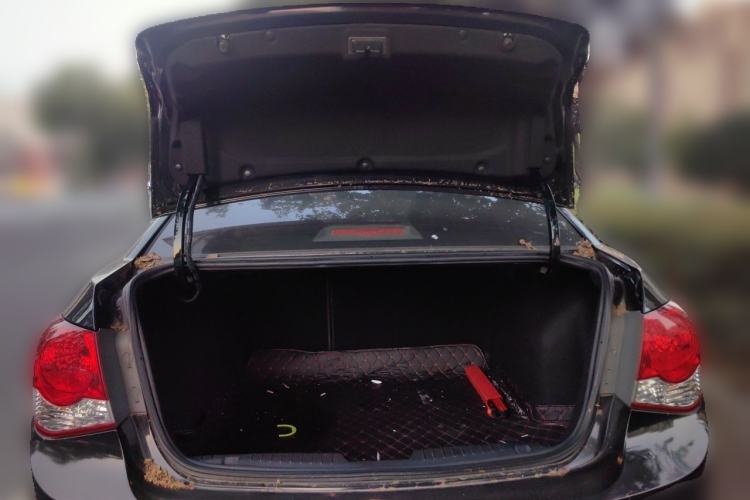 Used Chevrolet Cruze 2013 1.8L SE AT Trunk
