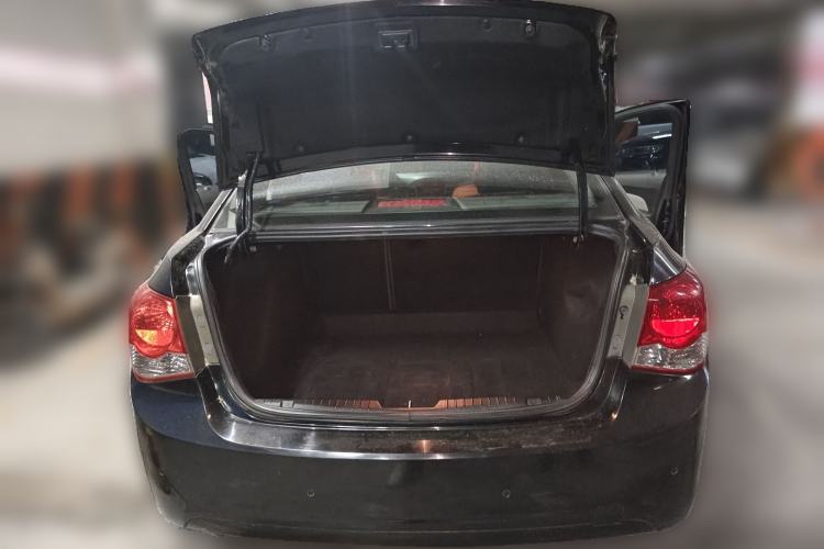 Used Chevrolet Cruze 2013 1.8L SE AT Trunk