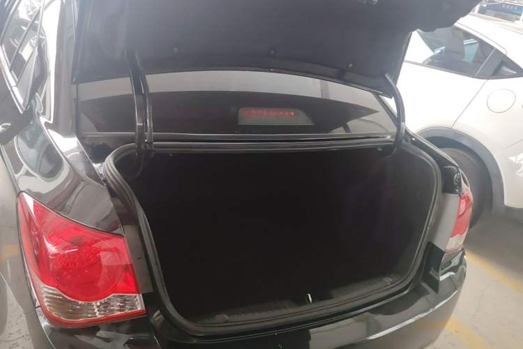 Used Chevrolet Cruze 2013 1.6L SL MT Trunk