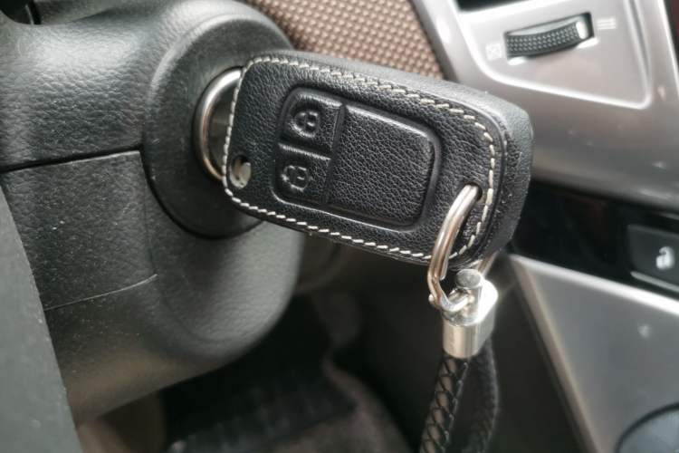 Used Chevrolet Cruze 2013 Hatchback 1.6L Manual Luxury Model Vehicle Key