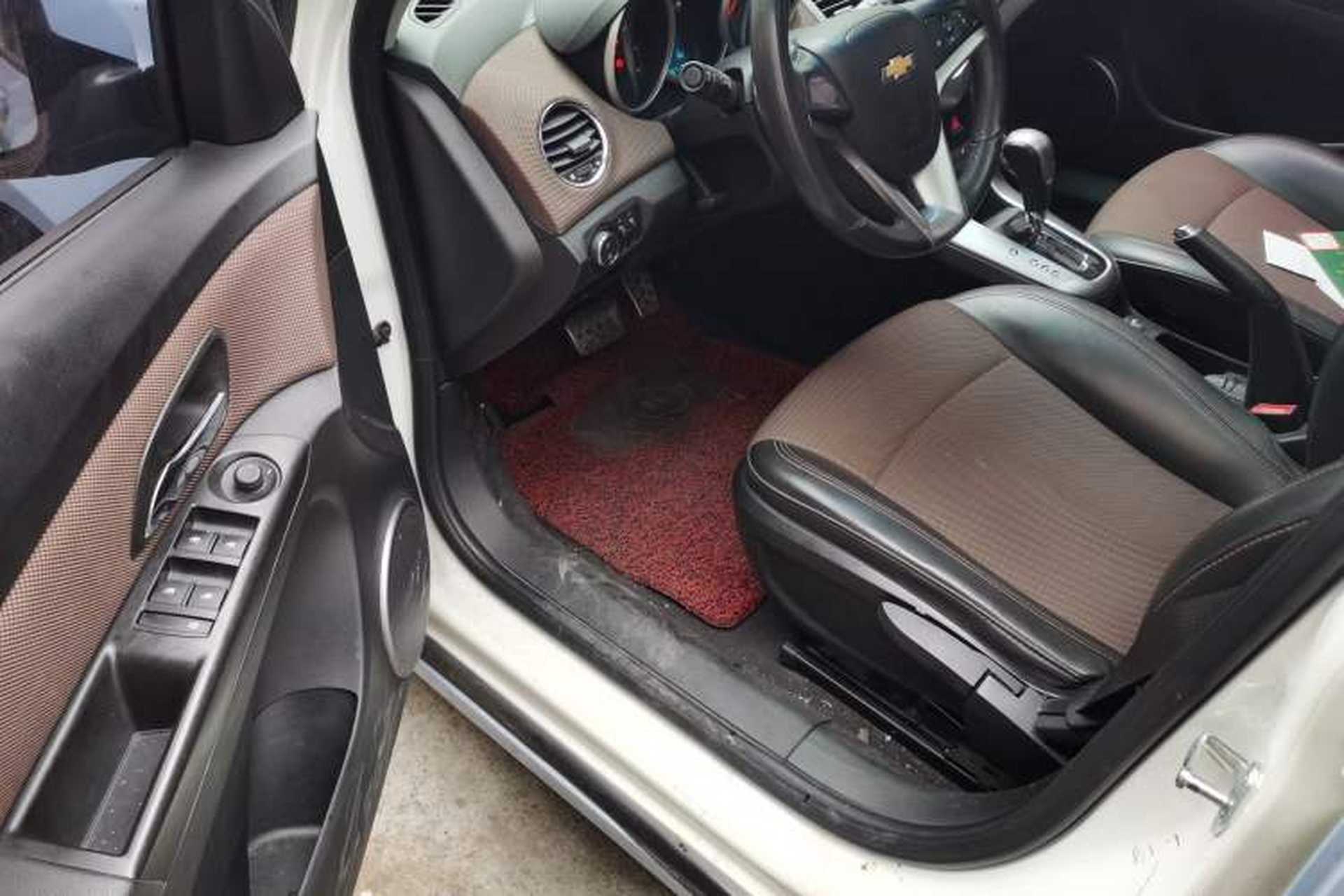 Used Chevrolet Cruze 2013 Hatchback 1.6L Automatic Luxury Model Driver Seat