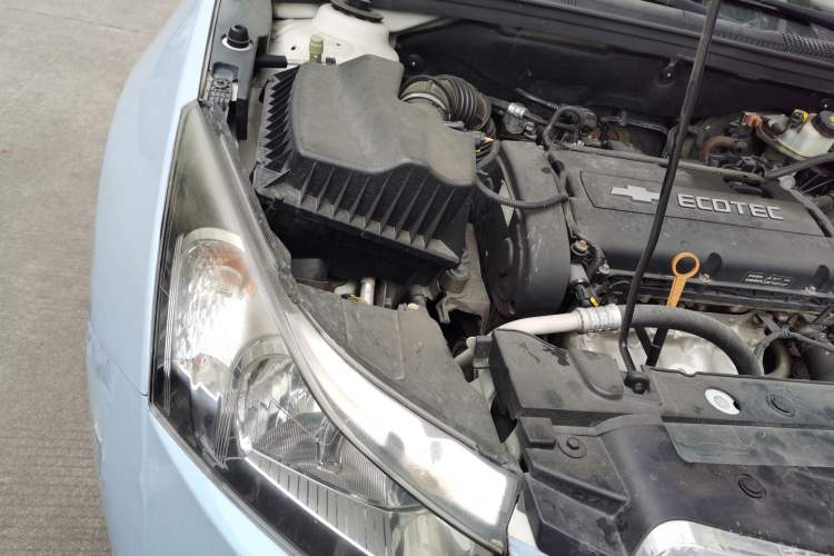 Used Chevrolet Cruze 2013 Hatchback 1.6L Automatic Luxury Model Engine Bay Right