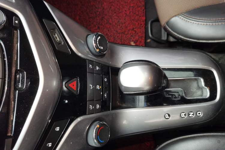 Used Chevrolet Cruze 2013 Hatchback 1.6L Automatic Luxury Model Gear Lever