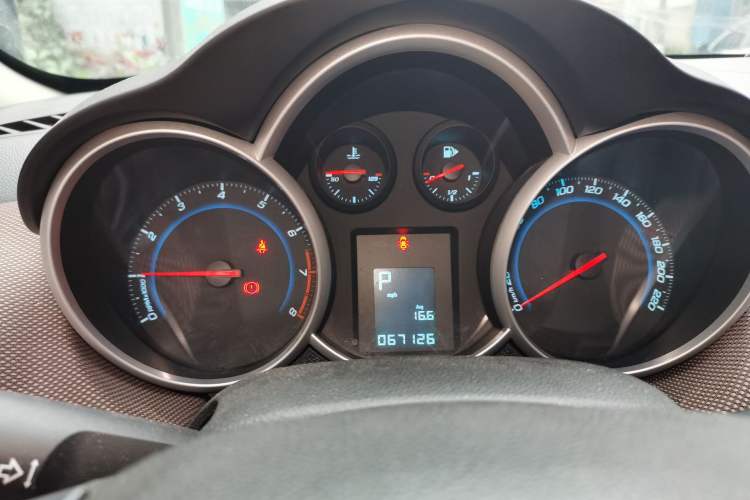 Used Chevrolet Cruze 2013 Hatchback 1.6L Automatic Luxury Model Instrument Cluster