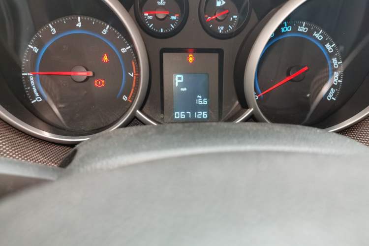 Used Chevrolet Cruze 2013 Hatchback 1.6L Automatic Luxury Model Odometer Close Up