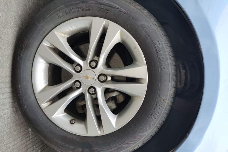 Used Chevrolet Cruze 2013 Hatchback 1.6L Automatic Luxury Model Right Front Wheel Hub
