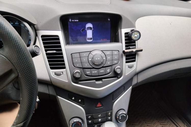 Used Chevrolet Cruze 2013 1.8L SE AT Audio And AC Panel