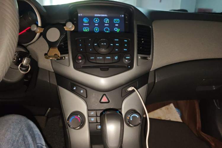 Used Chevrolet Cruze 2013 1.8L SE AT Audio And AC Panel