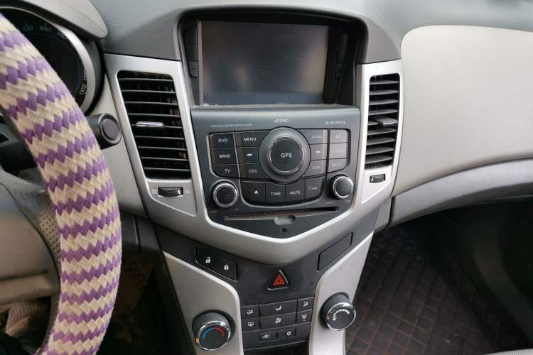 Used Chevrolet Cruze 2013 1.6L SL Grand Edition Manual Transmission Audio And AC Panel