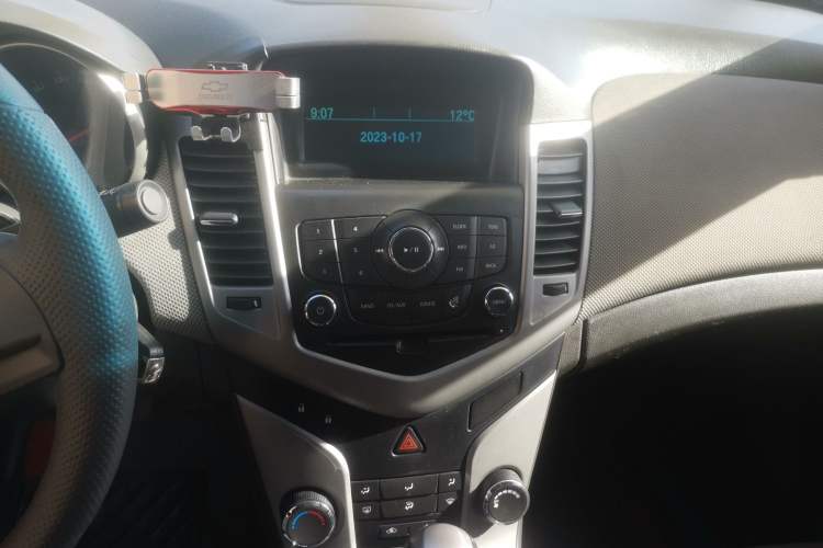 Used Chevrolet Cruze 2013 1.8L SE AT Audio And AC Panel