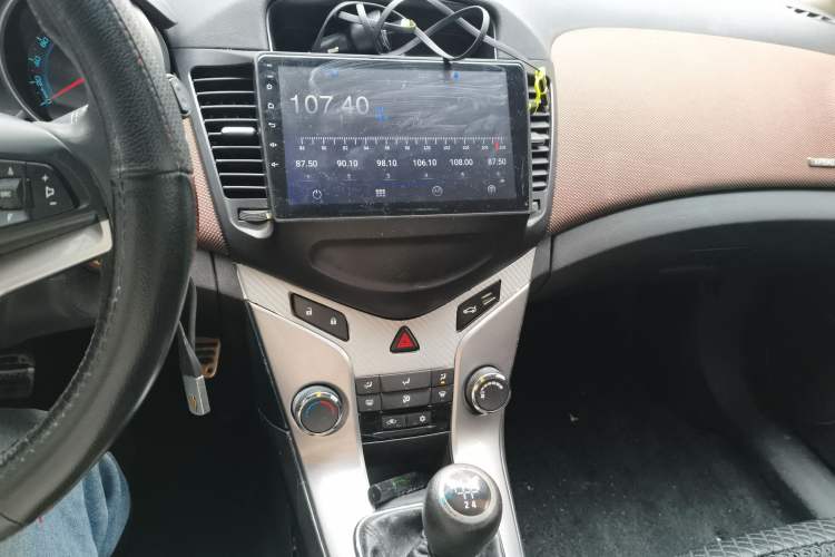 Used Chevrolet Cruze 2013 Hatchback 1.6L Manual Luxury Model Audio And AC Panel