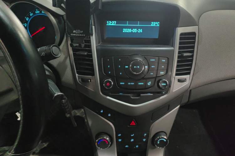Used Chevrolet Cruze 2013 1.6L SE MT Audio And AC Panel