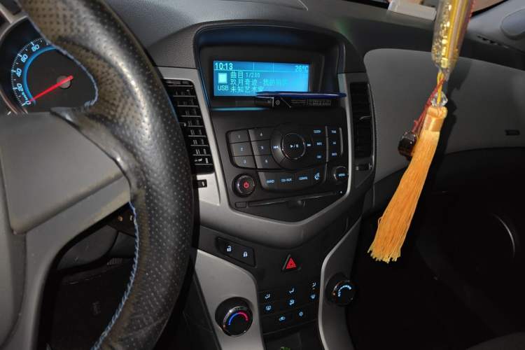 Used Chevrolet Cruze 2013 1.6L SL Sunroof Edition MT Audio And AC Panel
