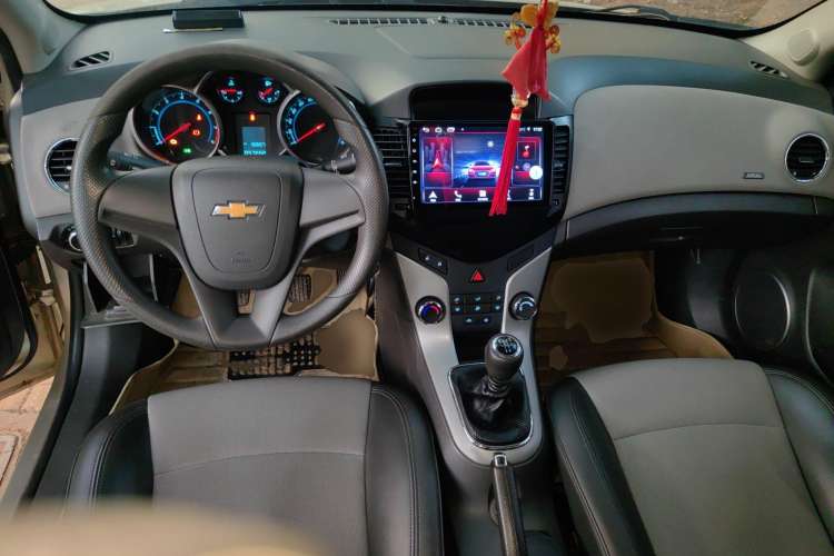 Used Chevrolet Cruze 2013 1.6L SE WTCC Edition MT Center Console