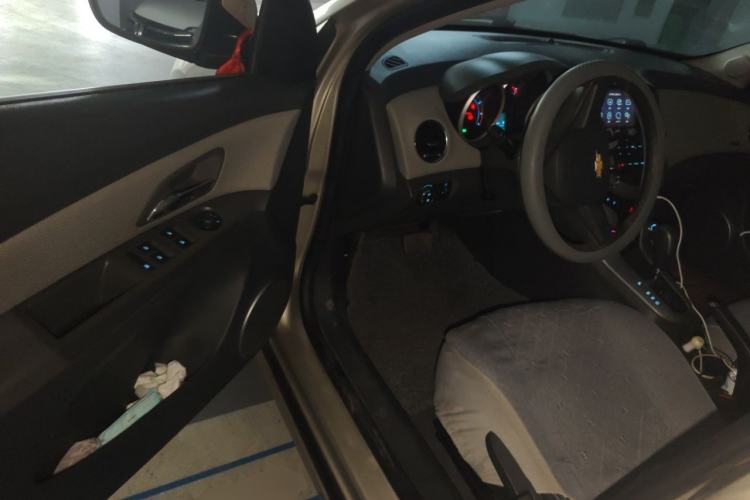 Used Chevrolet Cruze 2013 1.8L SE AT Driver Seat
