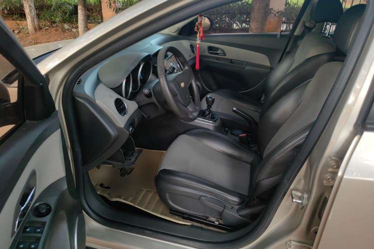 Used Chevrolet Cruze 2013 1.6L SE WTCC Edition MT Driver Seat