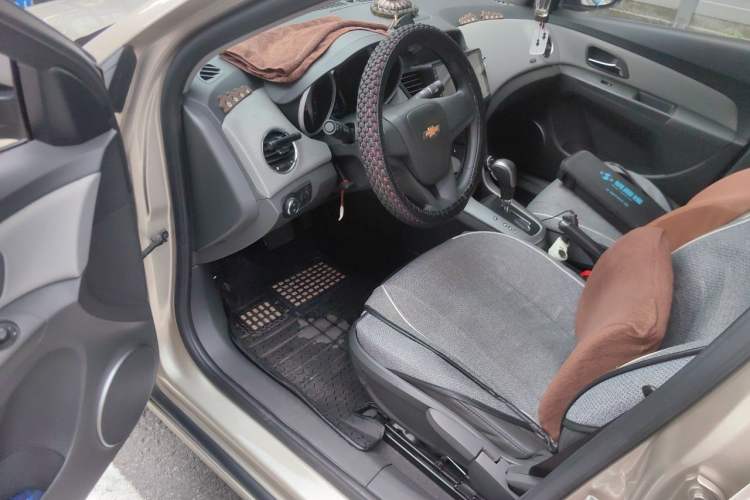 Used Chevrolet Cruze 2013 1.8L SE AT Driver Seat
