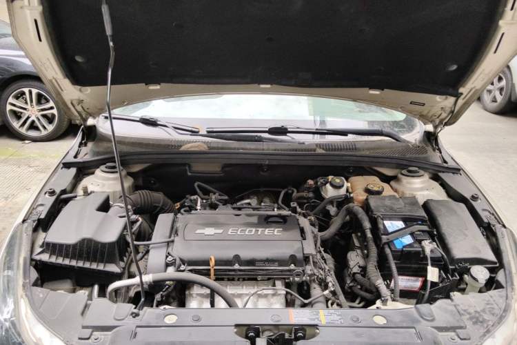 Used Chevrolet Cruze 2013 1.8L SE AT Engine Bay