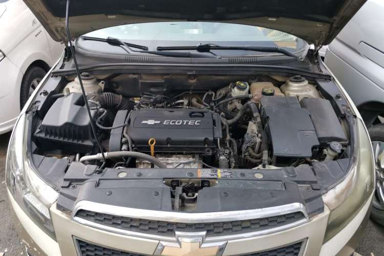 Used Chevrolet Cruze 2013 1.6L SL Grand Edition Manual Transmission Engine Bay