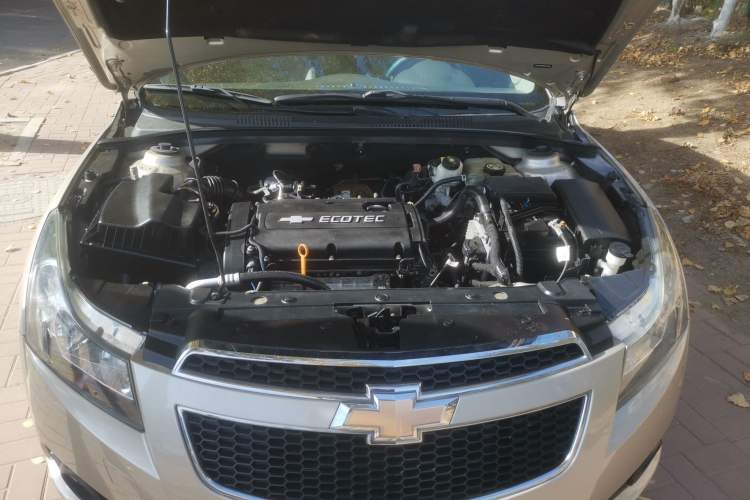 Used Chevrolet Cruze 2013 1.8L SE AT Engine Bay