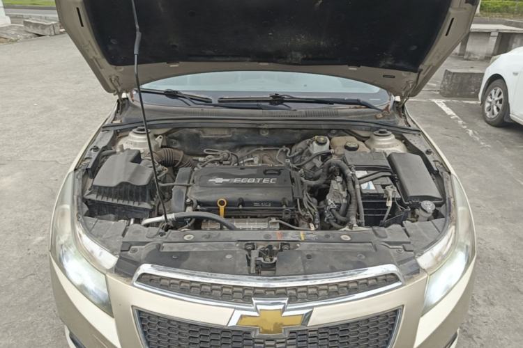 Used Chevrolet Cruze 2013 Hatchback 1.6L Manual Luxury Model Engine Bay