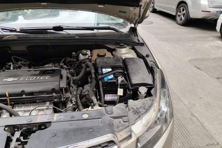 Used Chevrolet Cruze 2013 1.8L SE AT Engine Bay Left