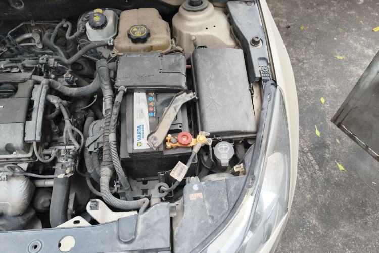 Used Chevrolet Cruze 2013 Hatchback 1.6L Manual Luxury Model Engine Bay Left