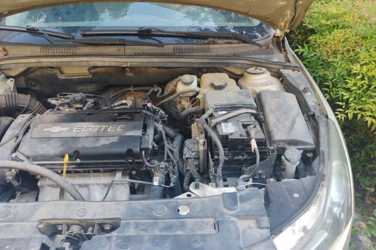 Used Chevrolet Cruze 2013 1.6L SL MT Engine Bay Left