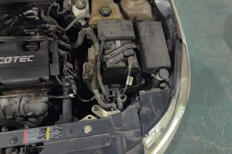 Used Chevrolet Cruze 2013 1.6L SE MT Engine Bay Left