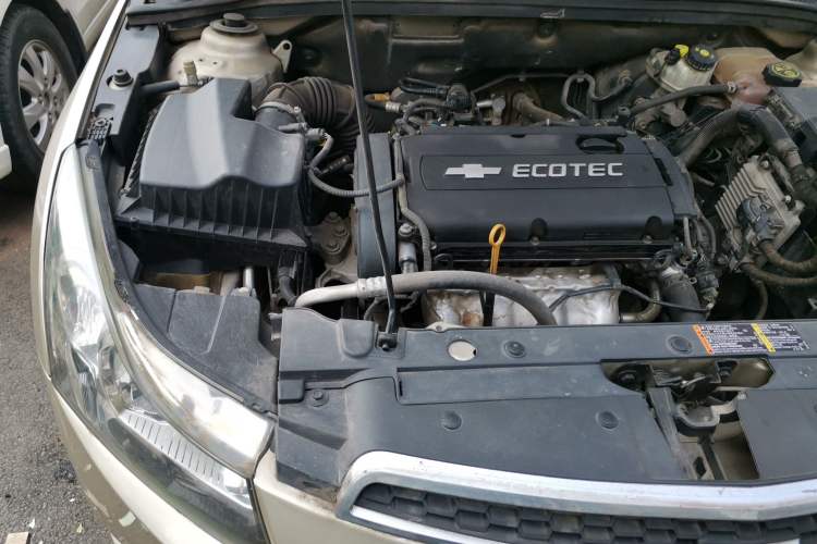 Used Chevrolet Cruze 2013 1.6L SL Grand Edition Manual Transmission Engine Bay Right