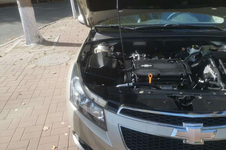 Used Chevrolet Cruze 2013 1.8L SE AT Engine Bay Right