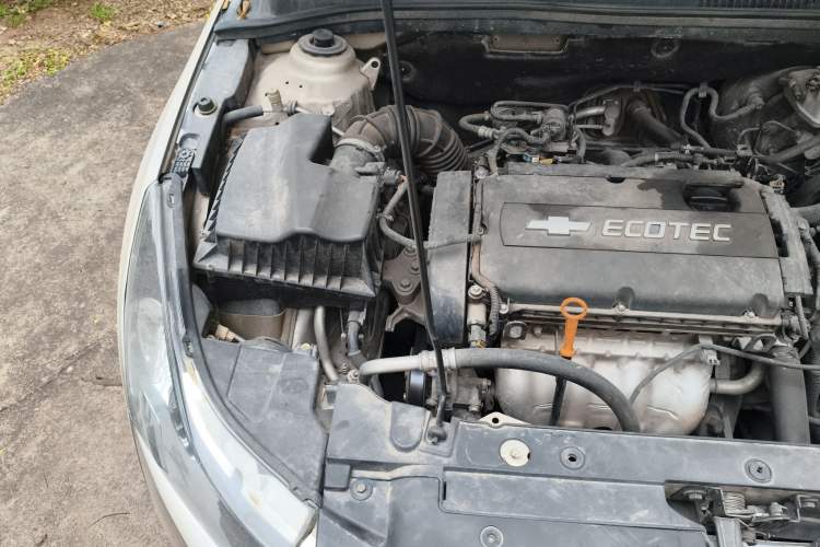 Used Chevrolet Cruze 2013 Hatchback 1.6L Manual Luxury Model Engine Bay Right