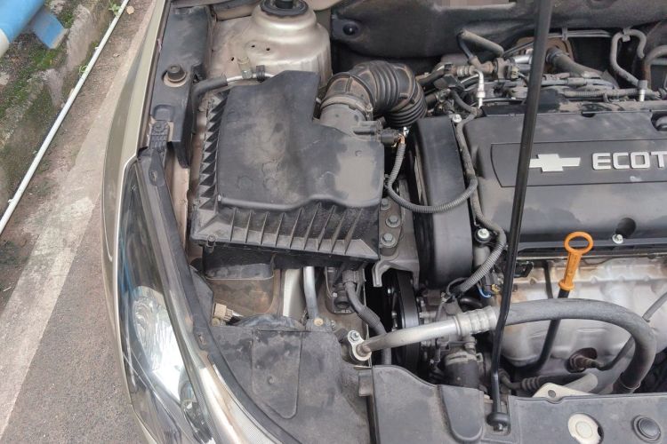 Used Chevrolet Cruze 2013 1.8L SE AT Engine Bay Right